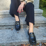 Halbschuhe Loafer Klassisch Schwarz Goldene Details New