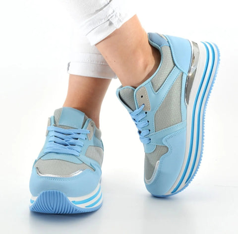 Sneaker in Babyblau "NEW"