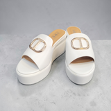 Keilabsatz Pantoletten Weiß" Gold-Details"