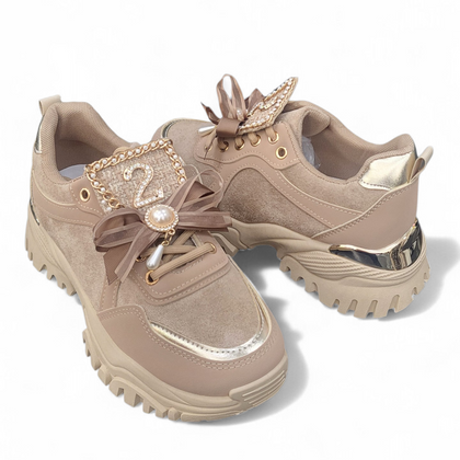 Sneaker Taupe/Goldene Details